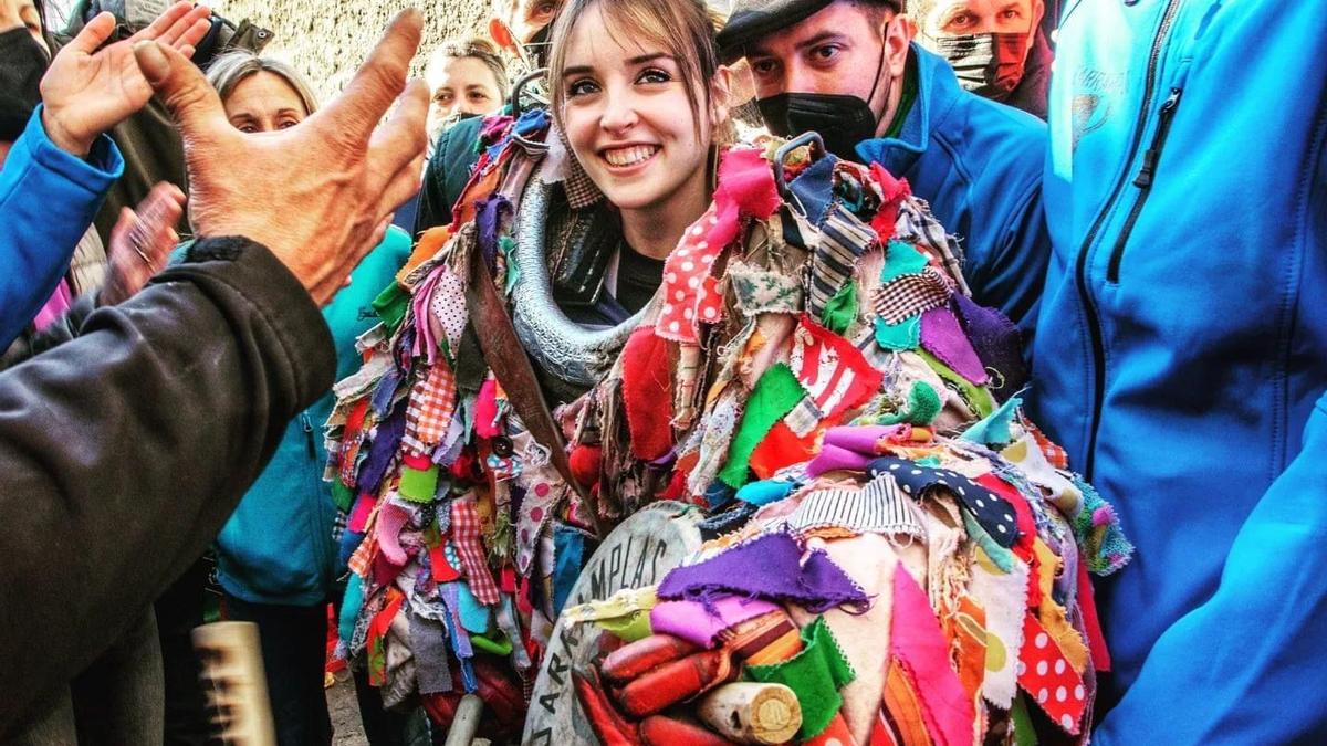 María Hernando, momentos después de vestir el icónico traje.