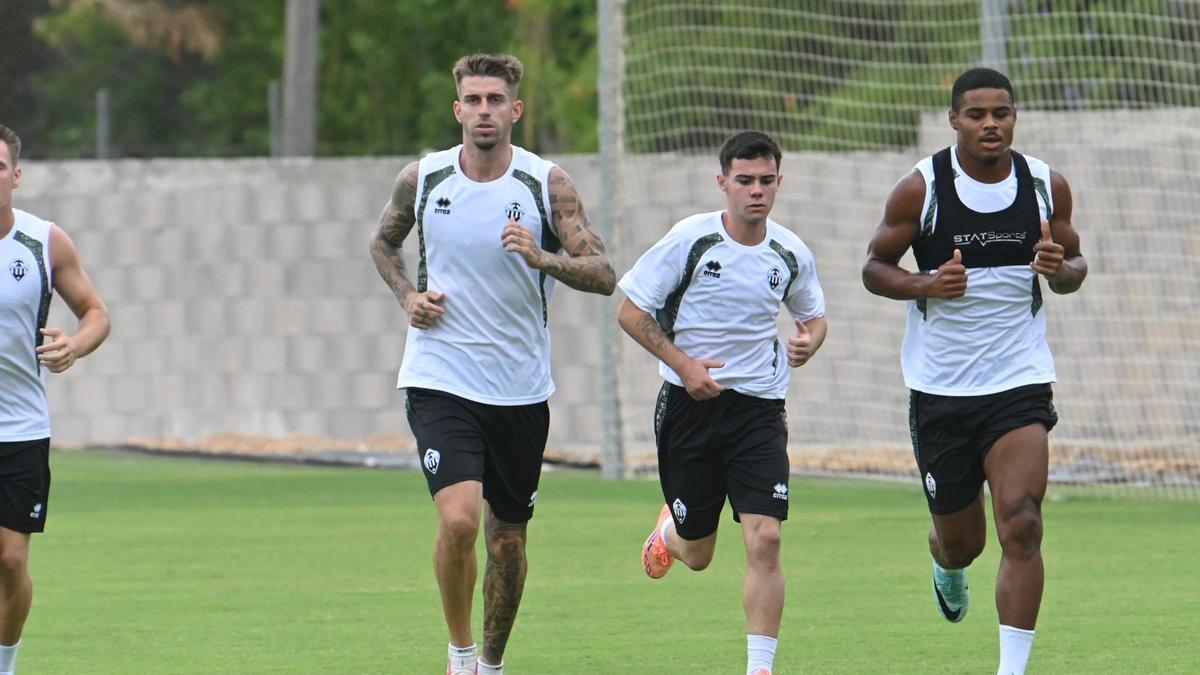 Douglas, a la derecha, durante un entrenamiento de pretemporada.