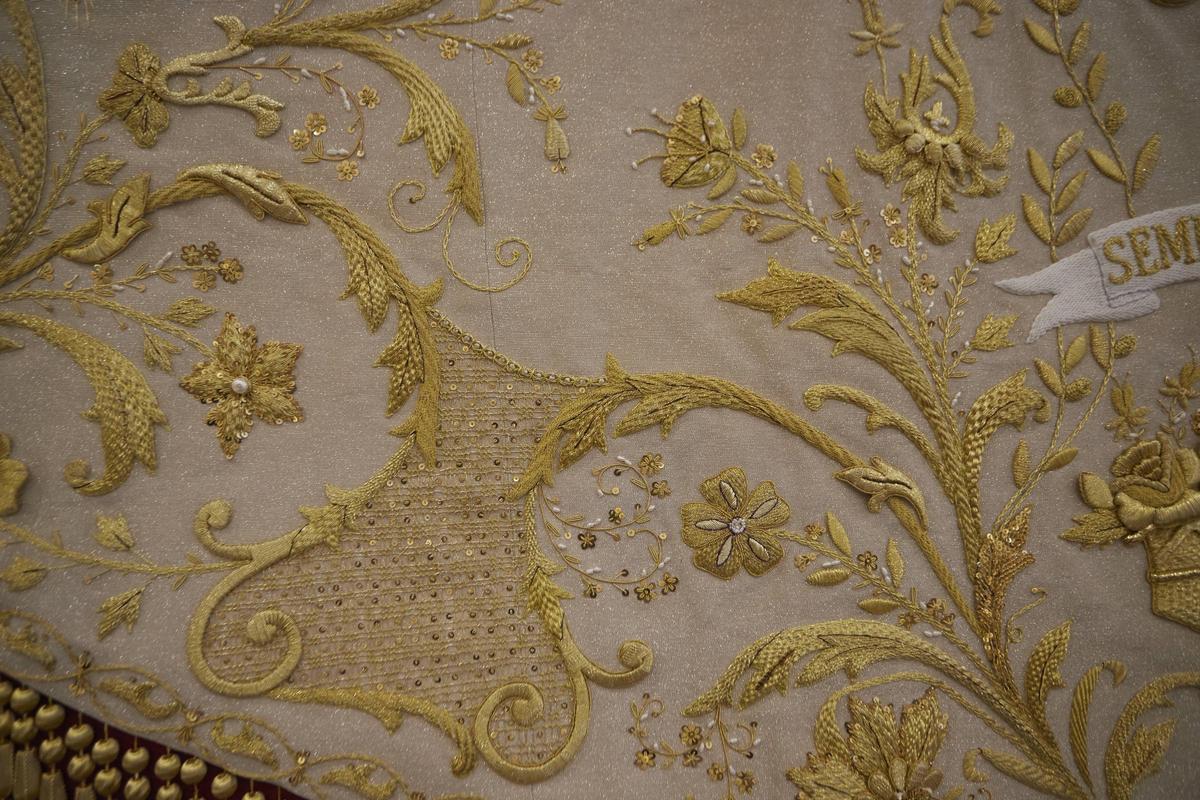 Así es el manto de la Virgen "Un poco de muchos" al detalle Así es el manto de la Virgen "Un poco de muchos" al detalle