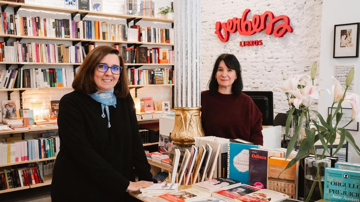María y Silvia, en Verbena Libros.
