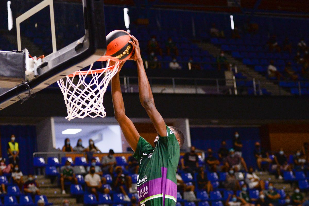 El Unicaja también gana al UCAM y se lleva el Trofeo Costa del Sol