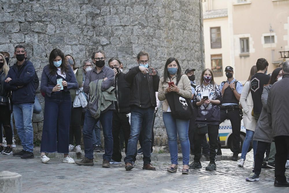 Girona viu el Divendres Sant amb l'acte de la Veneració de la Creu