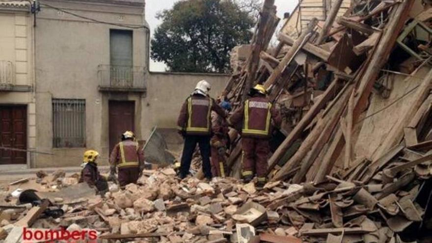 Hallado muerto el trabajador atrapado al hundirse una casa en el centro de Sabadell