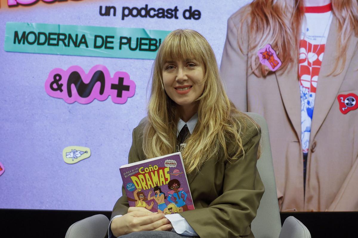 Raquel Córcoles es ‘Moderna de Pueblo’, un icono cultural con millones de seguidores en redes que, después de conquistar al público con sus satíricas y coloridas viñetas y cómics, se atreve ahora con un videopódcast que desarrolla con su característico humor y en el que aprovecha para denunciar temas de actualidad en primera persona. Cuando llegó la propuesta del videopódcast se plantearon: “¿Tenemos un hijo o nos metemos en otro lío? Es un poco la coña, porque obviamente la decisión de ser padres no se toma en base a una conversación chorra, pero nos parecía guay tener tiempo y poder dedicarlo a emprender un proyecto en pareja que tiene un cierto paralelismo con ser padres”, asegura Córcoles (Reus, 1986) en una entrevista con EFE. EFE/Ballesteros