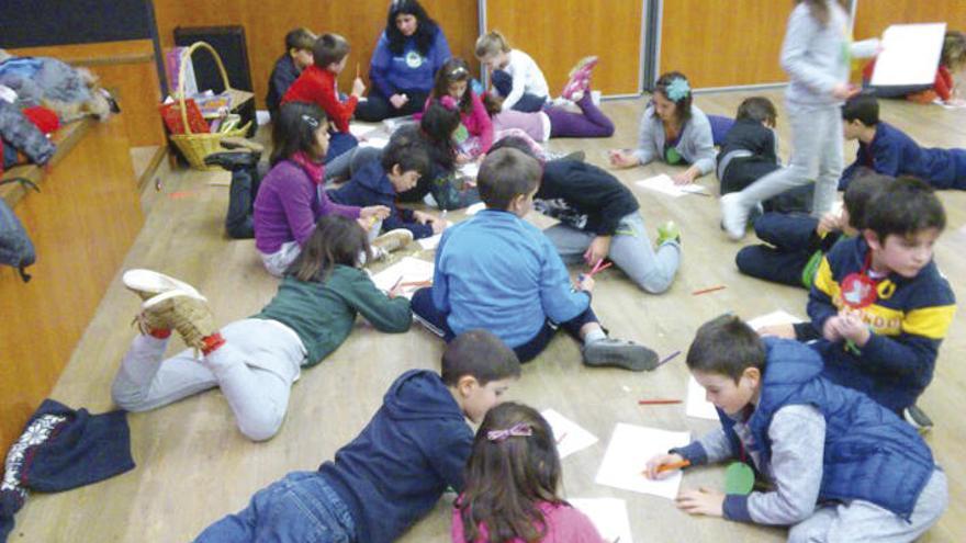 Niños en una ludoteca en Nigrán.