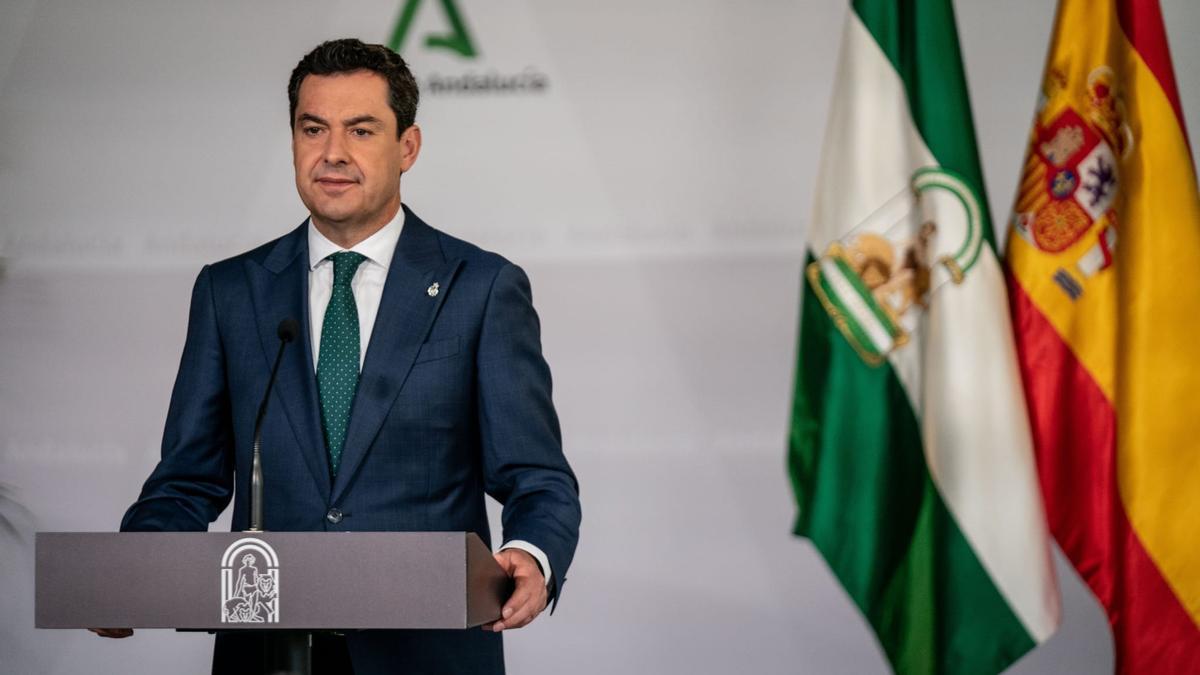 El presidente de la Junta, Juanma Moreno, durante su comparecencia este lunes tarde, en la que ha anunciado la fecha de las nuevas elecciones en Andalucía