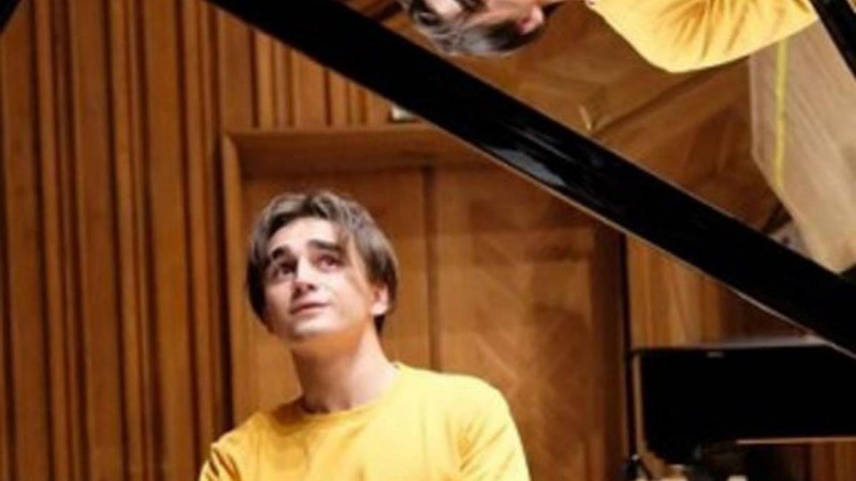 Der Pianist Illia Ovcharenko.