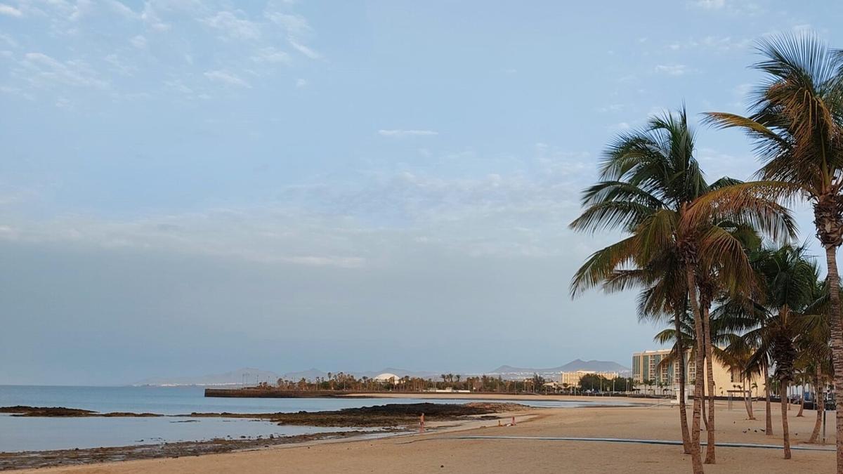 Arrecife reabre al baño la playa de El Reducto.