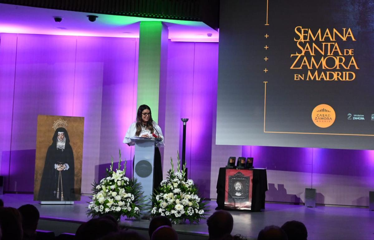 La pregonera Yanela Clavo durante su intervención.