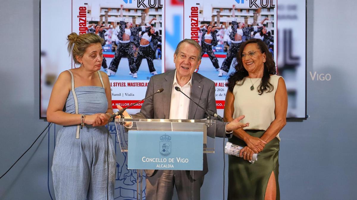 Presentación del festival con el alcalde Abel Caballero, la edil de Festas, Patricia Rodríguez, y la directora del evento, María Díaz Almeida.