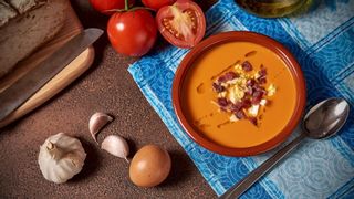 De fresas, aguacate o pimientos: las muchas vidas del salmorejo cordobés