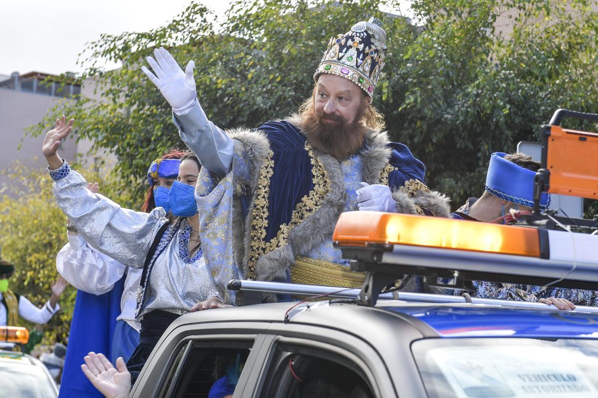 El Rey Gaspar salud aa los niños en la Cabalgata de Las Palmas  de Gran Canaria el año pasado