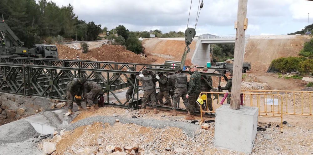 El Ejército inicia el desmontaje del puente provisional de Artà