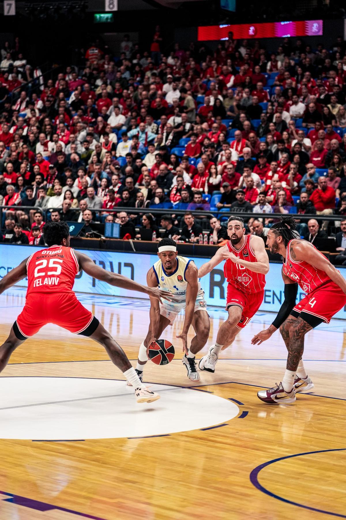 Kameron Taylor, de nuevo decisivo con 11 puntos, 10 rebotes, 2 asistencias y 2 tapones.