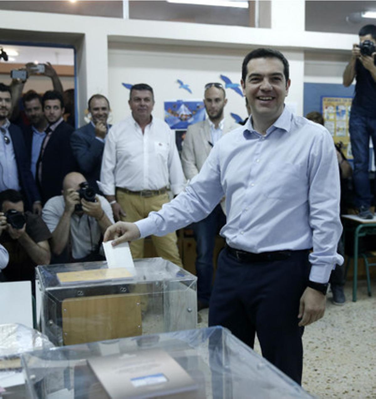 El líder del partit grec ’Left’, Alexis Tsipras, vota a Atenes.