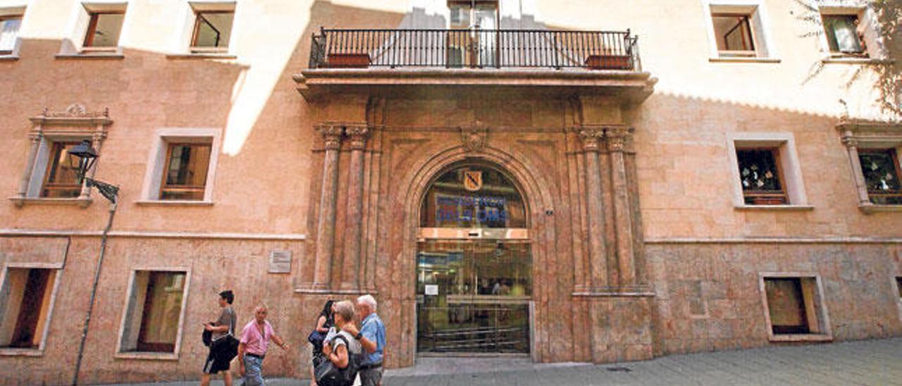 Entrada de la residencia y centro de día Son Oms-Sant Miquel, en Palma.