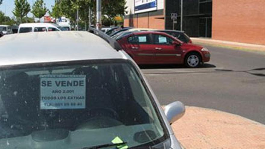 Cinco detenidos por estafar 90.000 euros a través de la venta de coches usados