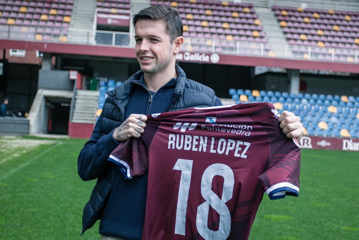 Rubén López, ca camiseta do Pontevedra