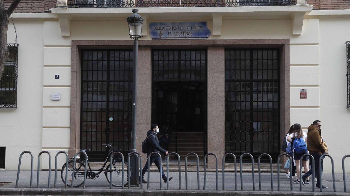 Fachada edificio del colegio Agustinos Santo Tomas de Villanueva de València. / JM LOPEZ