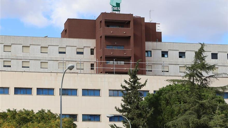 UGT denuncia el cierre de plantas de hospitalización en el área de Badajoz