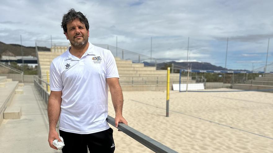 El cangués Dani Vega, consigue el título de entrenador nacional de vóley playa