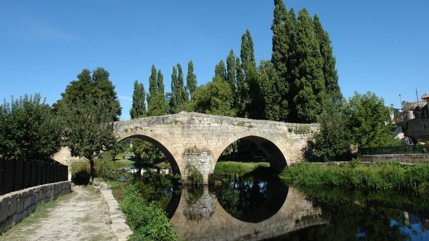 Puente sobre el río Arnoia.