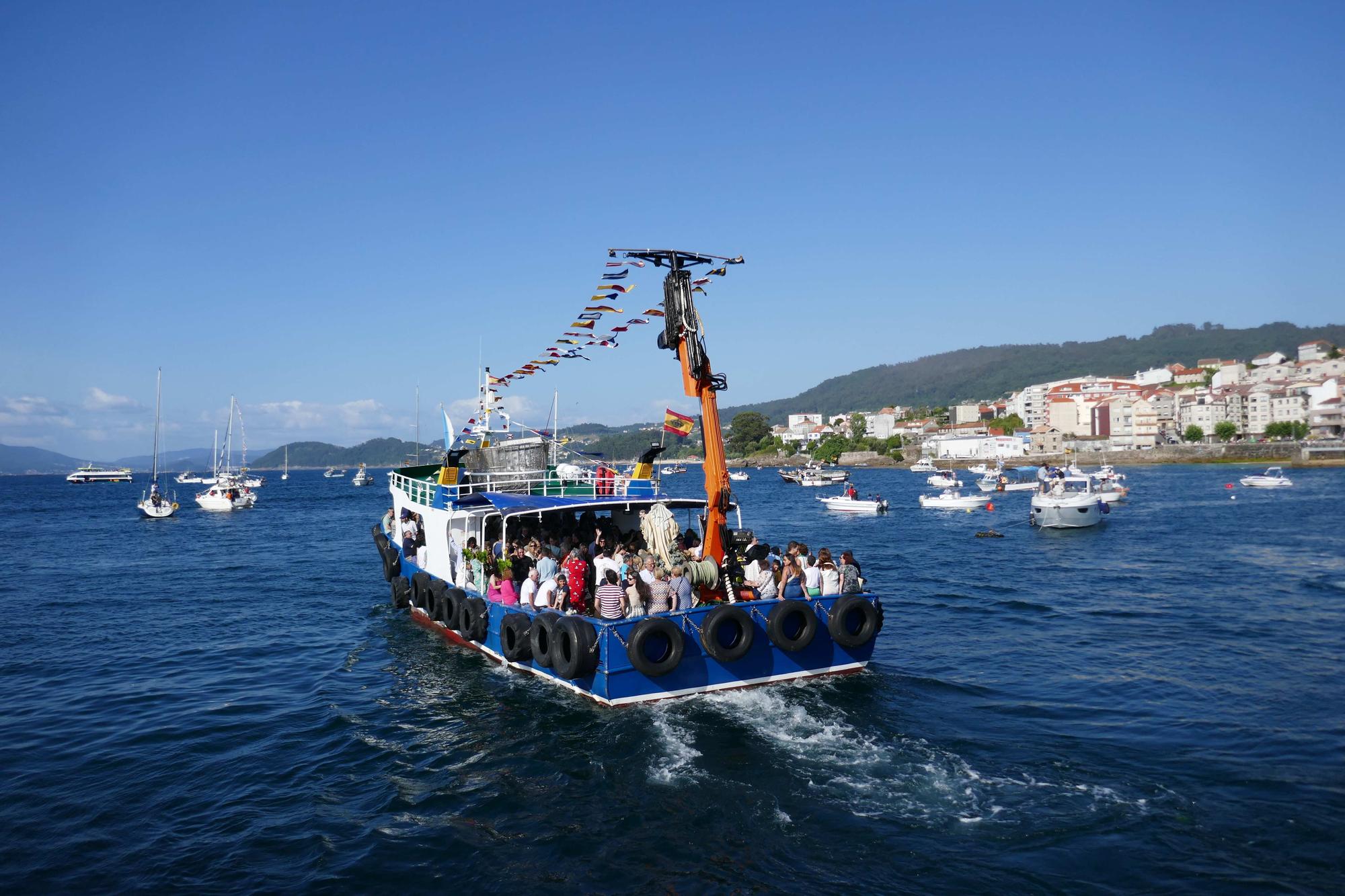 Bueu se echa a la mar por la Virgen del Carmen