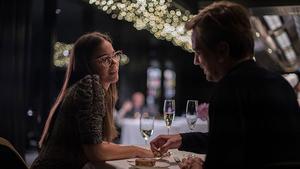 Laia Costa y Guillermo Pfening, en el restaurante que aparece en ’Foodie love’. 