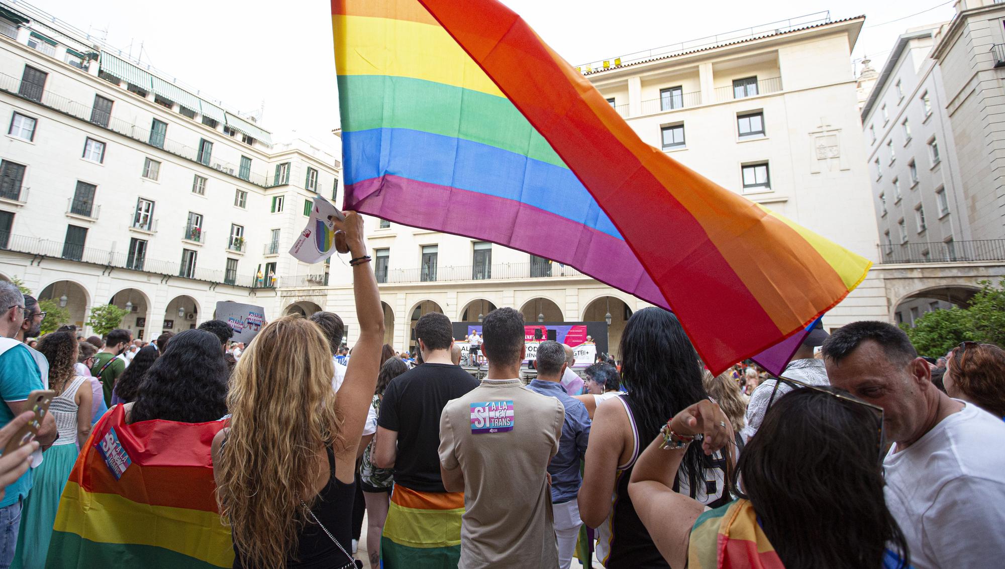 Alicante celebra la primera manifestación del Orgullo 2022