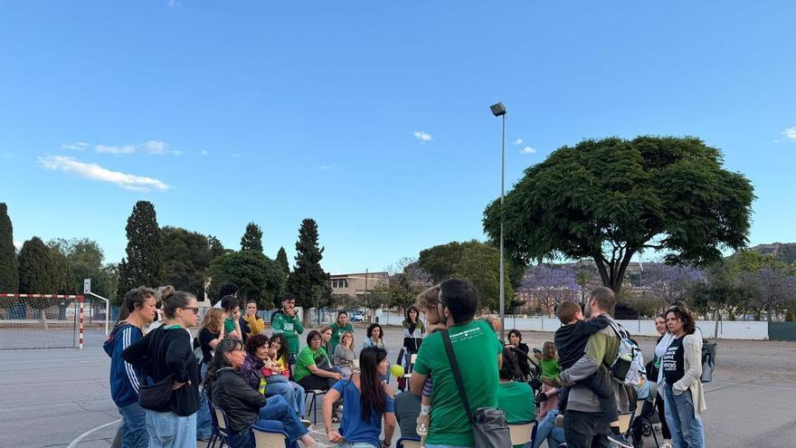 Peculiar protesta en Sagunt por la huelga educativa