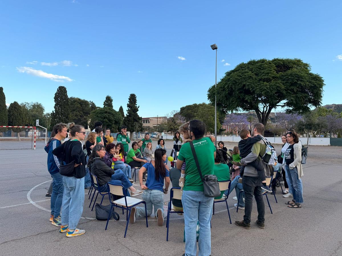 Peculiar protesta en Sagunt por la huelga educativa