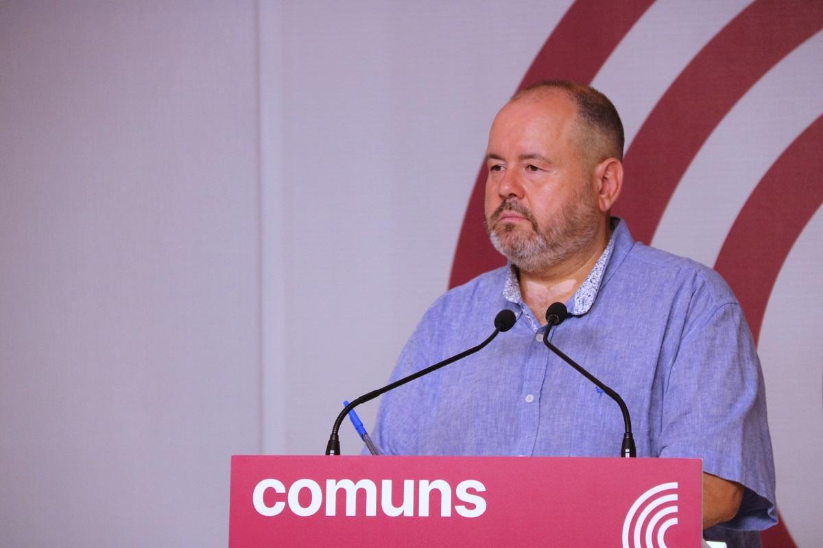 El portavoz de Catalunya en Comú, Joan Mena, en rueda de prensa este lunes