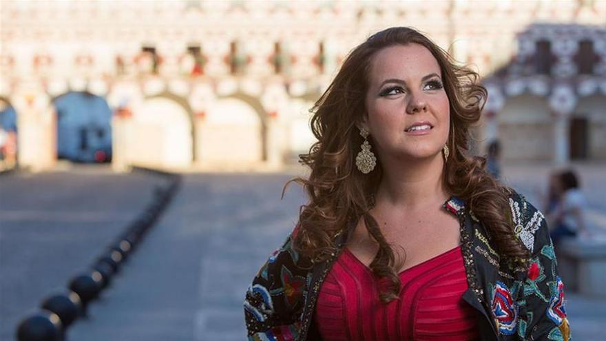 Esther Merino, cantaora: «Las saetas son muy flamencas y a los cantaores nos permiten rezar de una forma diferente»