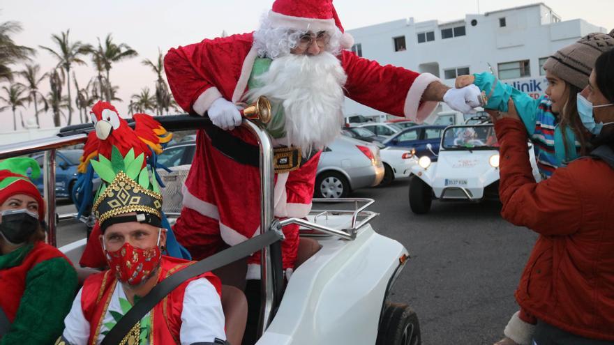 Papá Noel reparte ilusión en Playa Blanca