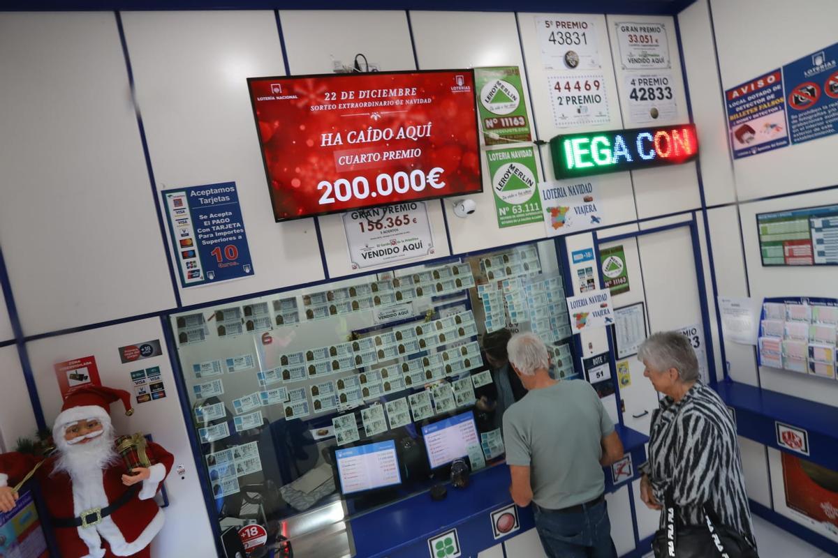 La administración de loterías de la Zenia Boulevar ha vendido varios décimo del cuarto premio de la Lotería de Navidad.