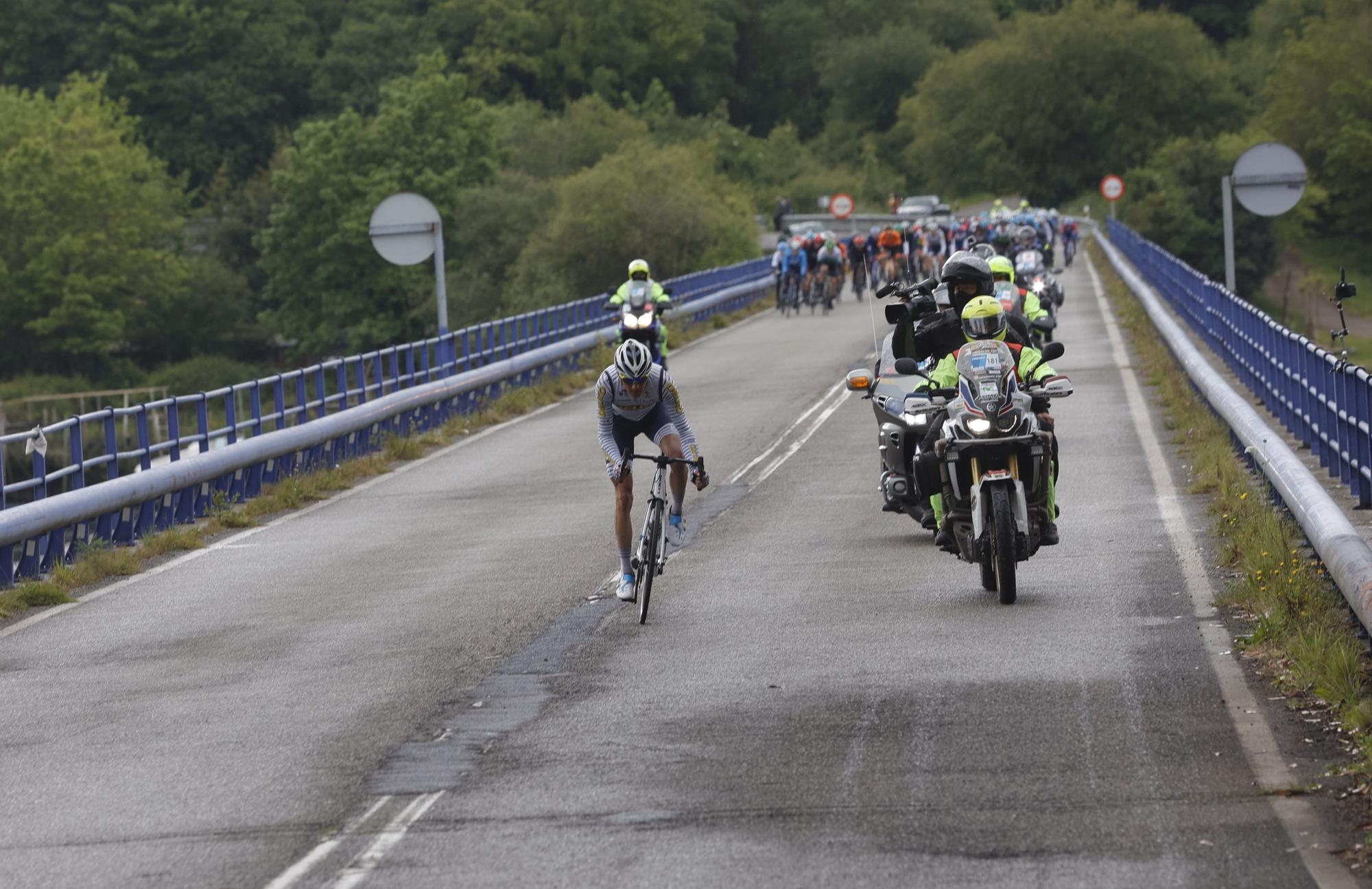 La segunda etapa de la Vuelta Ciclista a Asturias, en imágenes