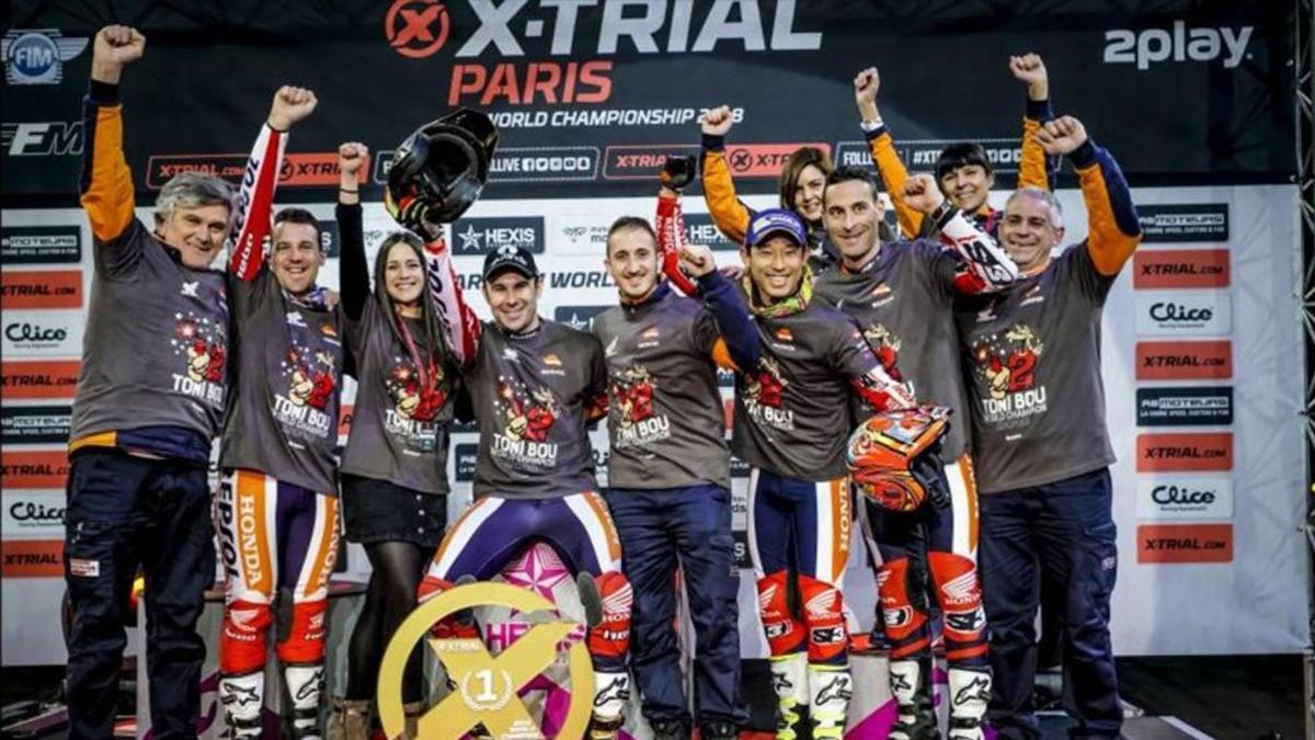 Todo el equipo Repsol Honda celebró el título en París