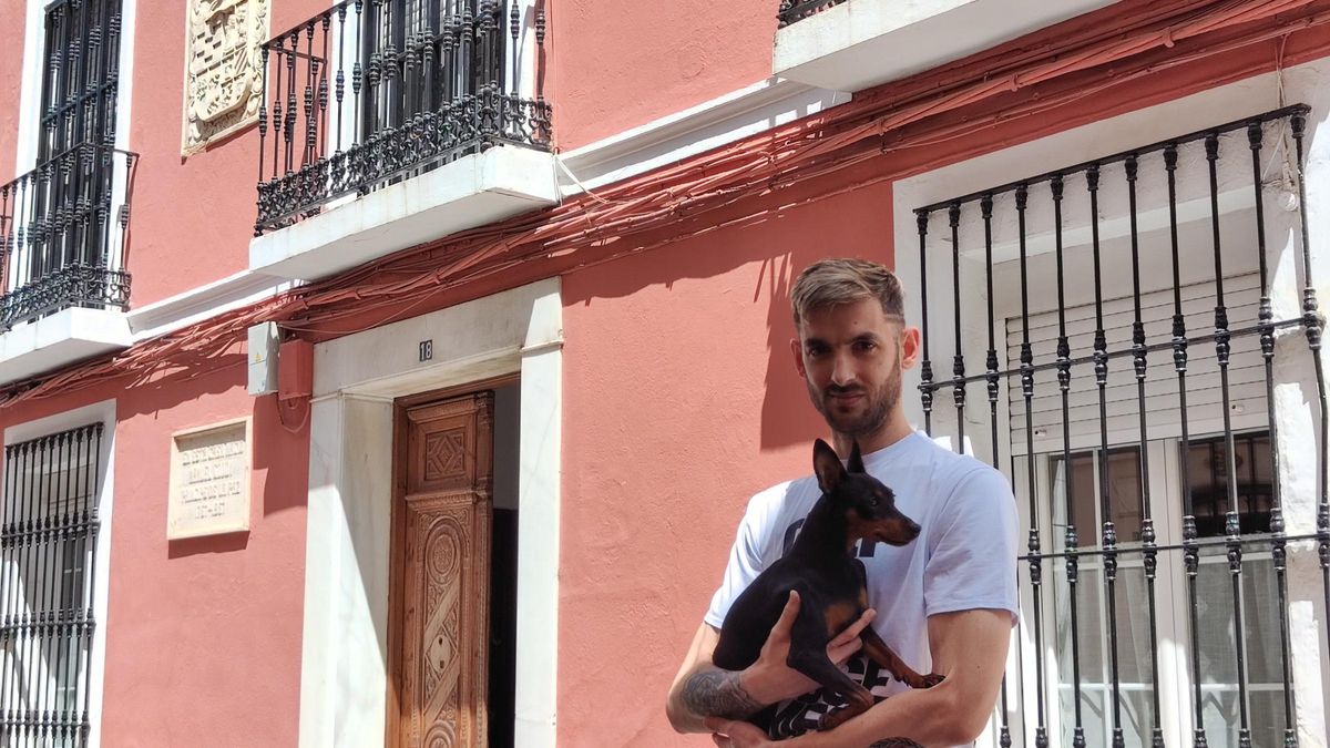 Actual inquilino. José Manuel Pérez vive en el mismo edificio donde nació Godoy.