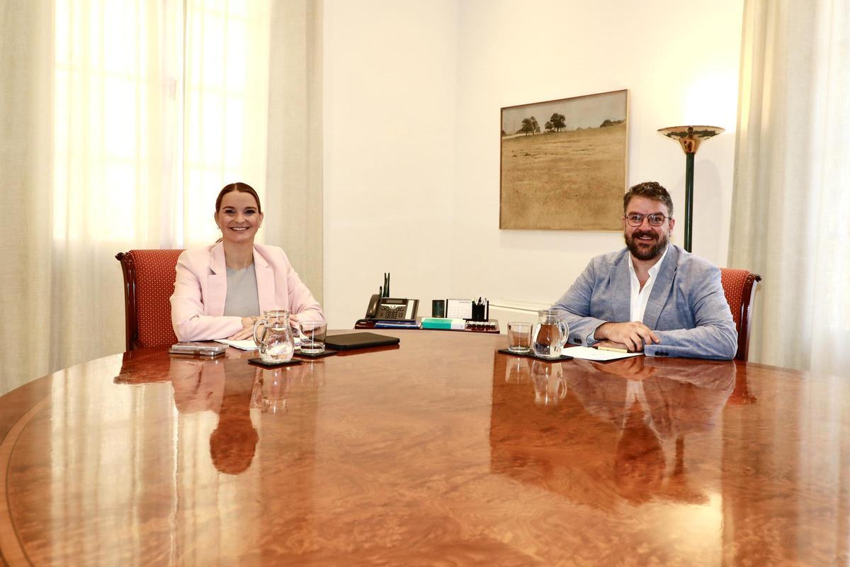 Marga Prohens y Lluís Apesteguia en el Consolat de Mar.