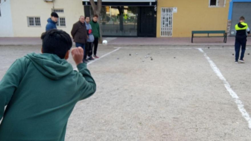 Totana celebra la fase local de petanca de deporte escolar