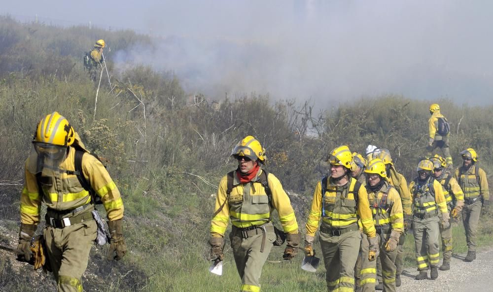 Arden en torno a 20 hectáreas en Bidueiros