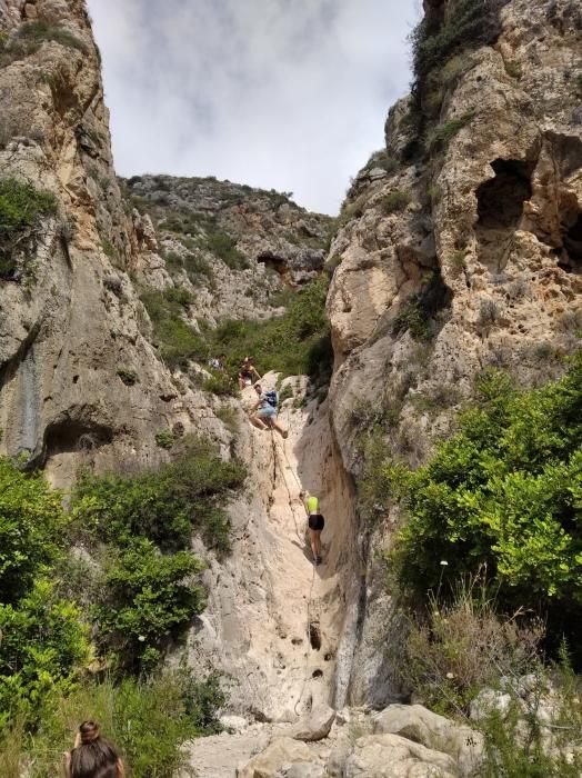 Mil peripecias para llegar a las calas de la Marin