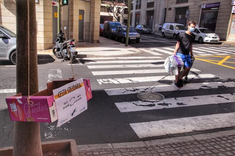 Cesta solidaria y paseo por sc  | 02/06/2020 | Fotógrafo: María Pisaca Gámez