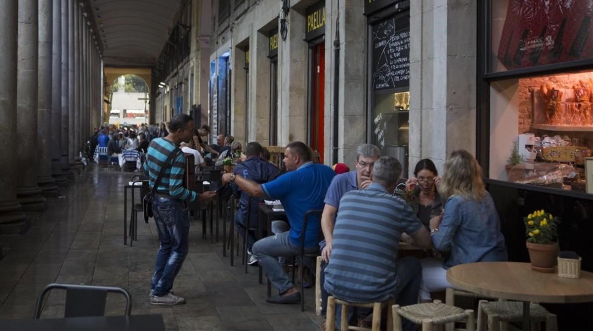 icoy31002689 barcelona 10 09 2015 restauracion en los porticos 160515182719