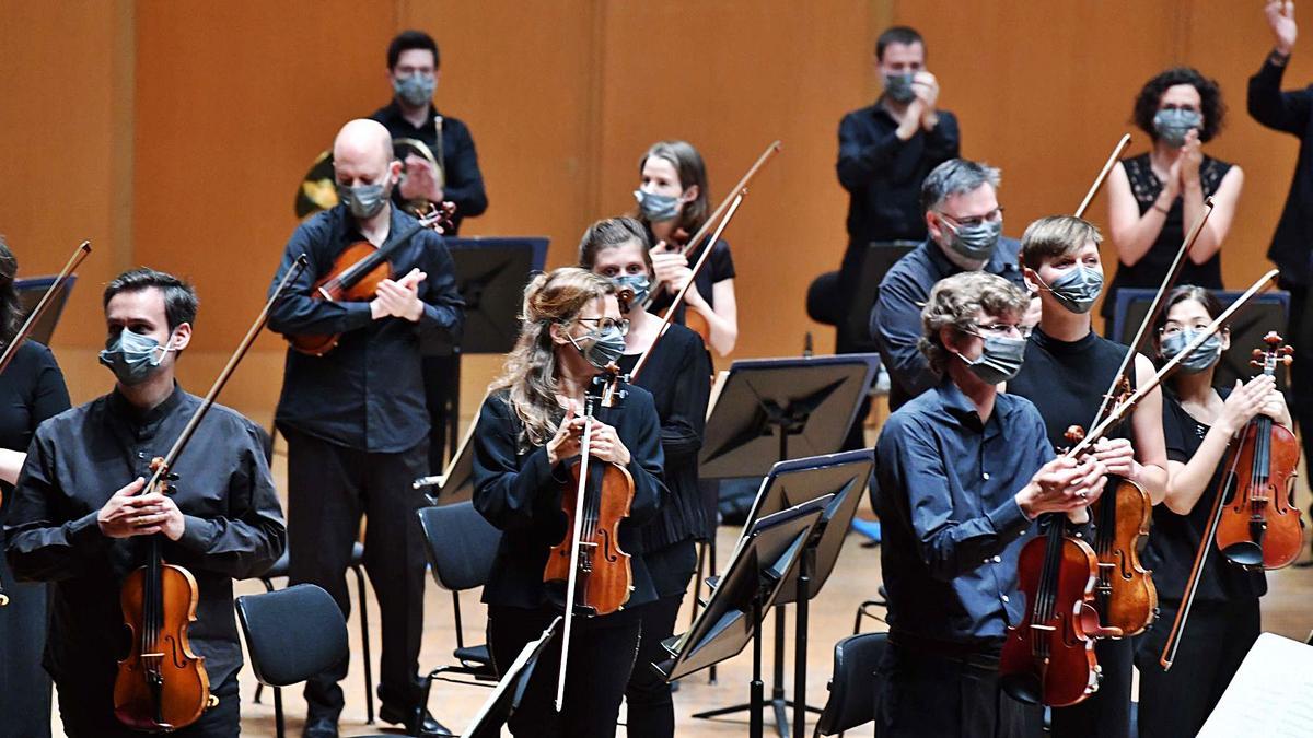 Músicos de la Sinfónica, en el Palacio de la Ópera, en una actuación en julio. |   // VÍCTOR ECHAVE