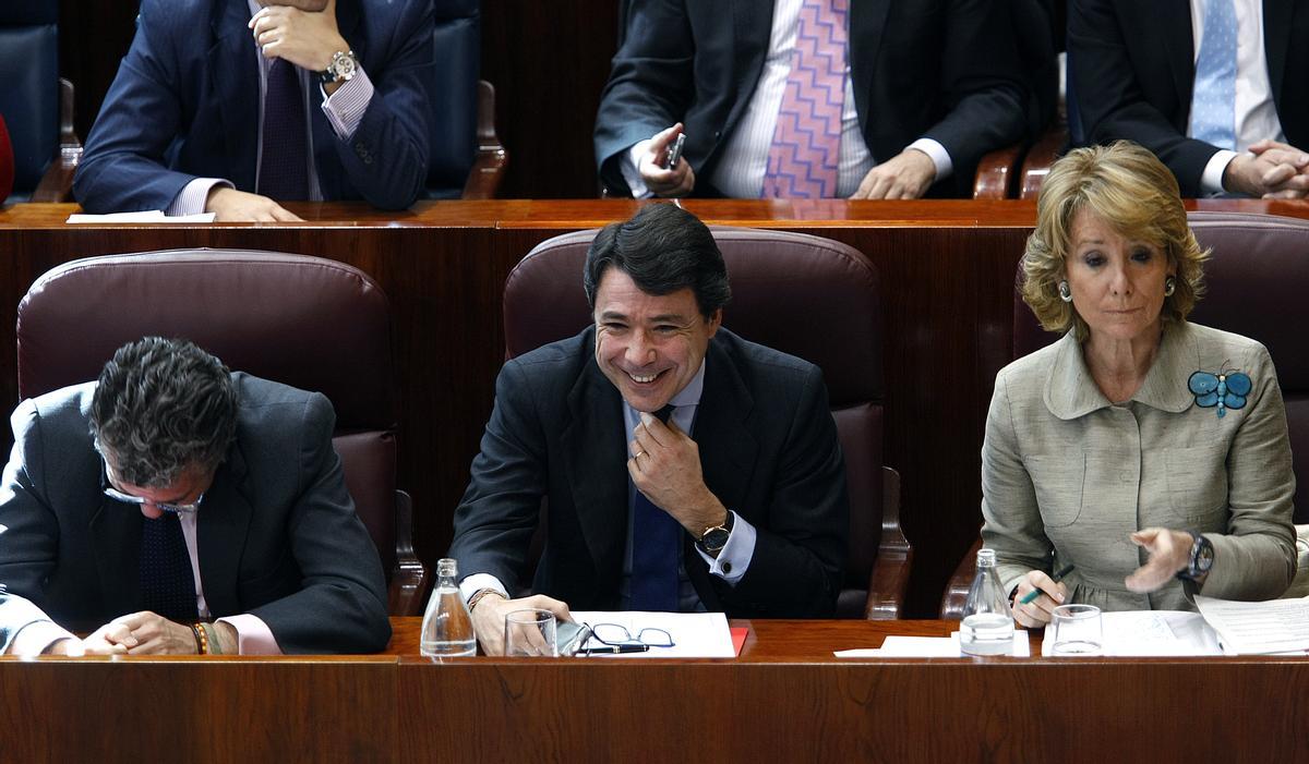 Francisco Granados, Ignacio González y Esperanza Aguirre, en la asamblea de Madrid.