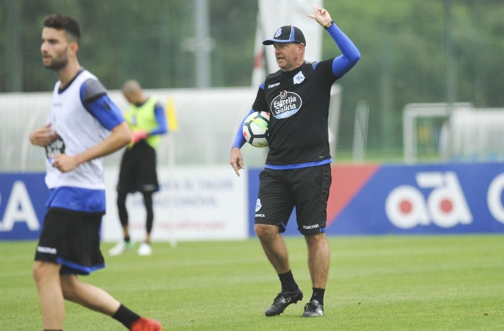 El jugador de la Sagrada Familia amplía un año de contrato con el club y jugará cedido con el Sporting la próxima temporada.