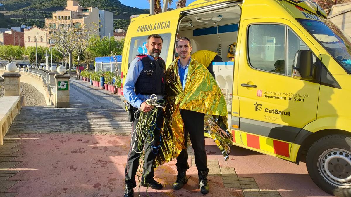 A l&#039;esquerra, l&#039;agent dels Mossos, Marc i a la dreta, l&#039;altre policia, en Jordi, després de l&#039;actuació