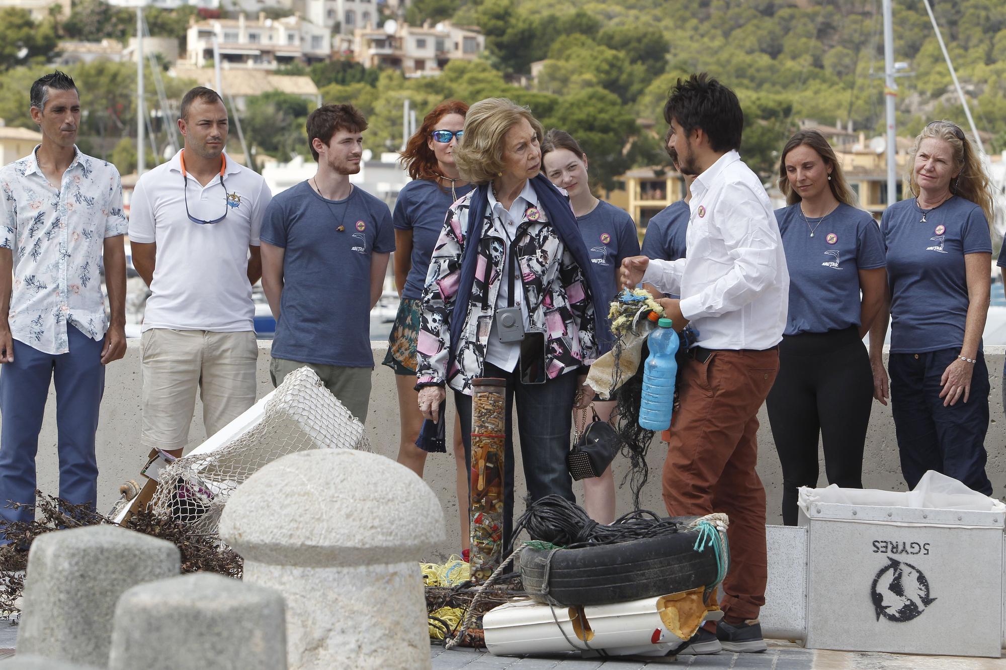 La Reina Sofía participa en la recogida de residuos marinos en Mallorca