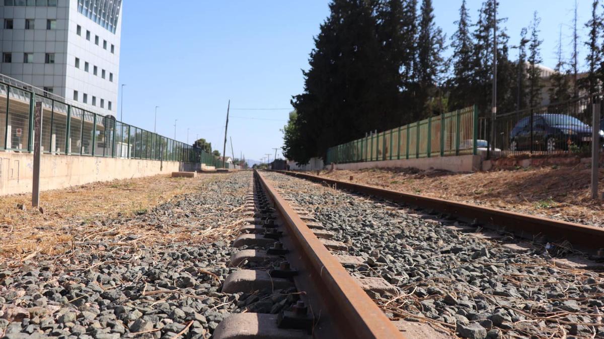 Trama urbana del ferrocarril entre el Centro de Desarrollo Local y el Instituto de Educación Secundaria Francisco Ros Giner.